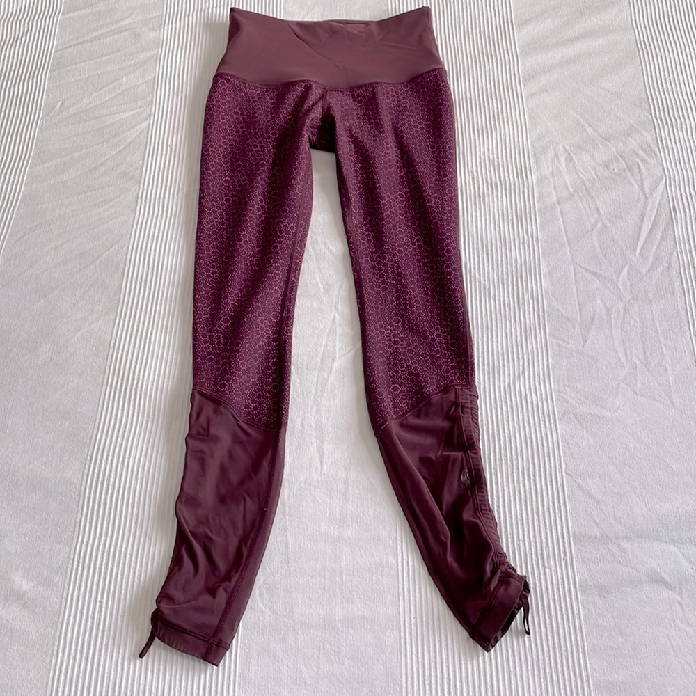 Lululemon Plum Pattern High Rise Mesh Tights Size 8
